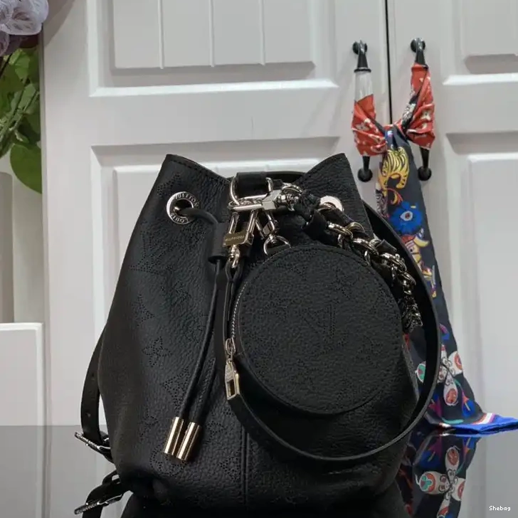 208B570097 Bags LV 0521
